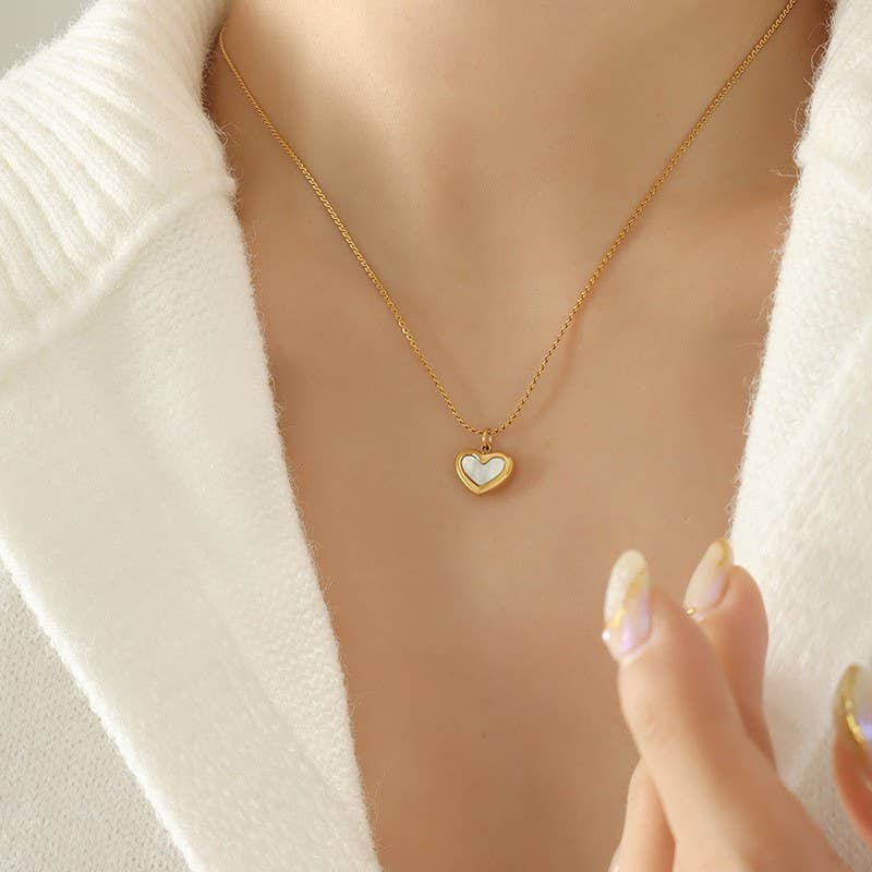 JOSSLYN by wall to wall - 18K STAINLESS STEEL TARNISH FREE HEART NECKLACE | 40NK9443